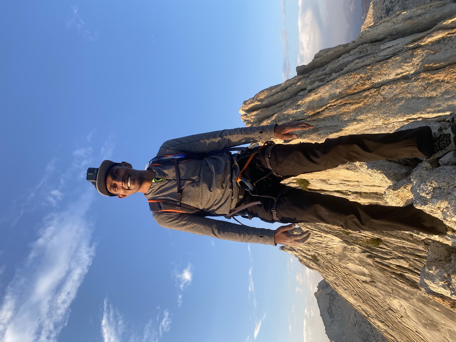 Standing on a sharp summit on Matthes Crest